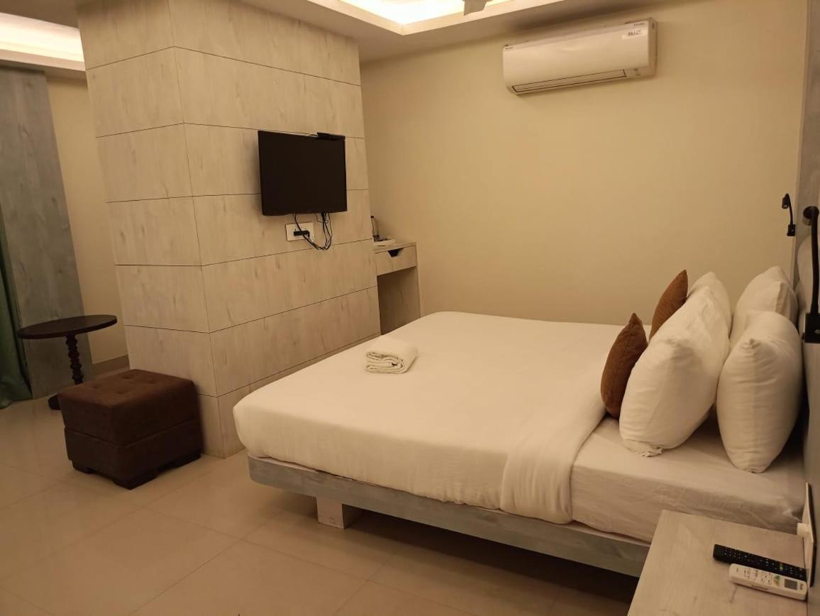 Hotel Rishiraj, Nagaon Nagaon  Exteriör bild