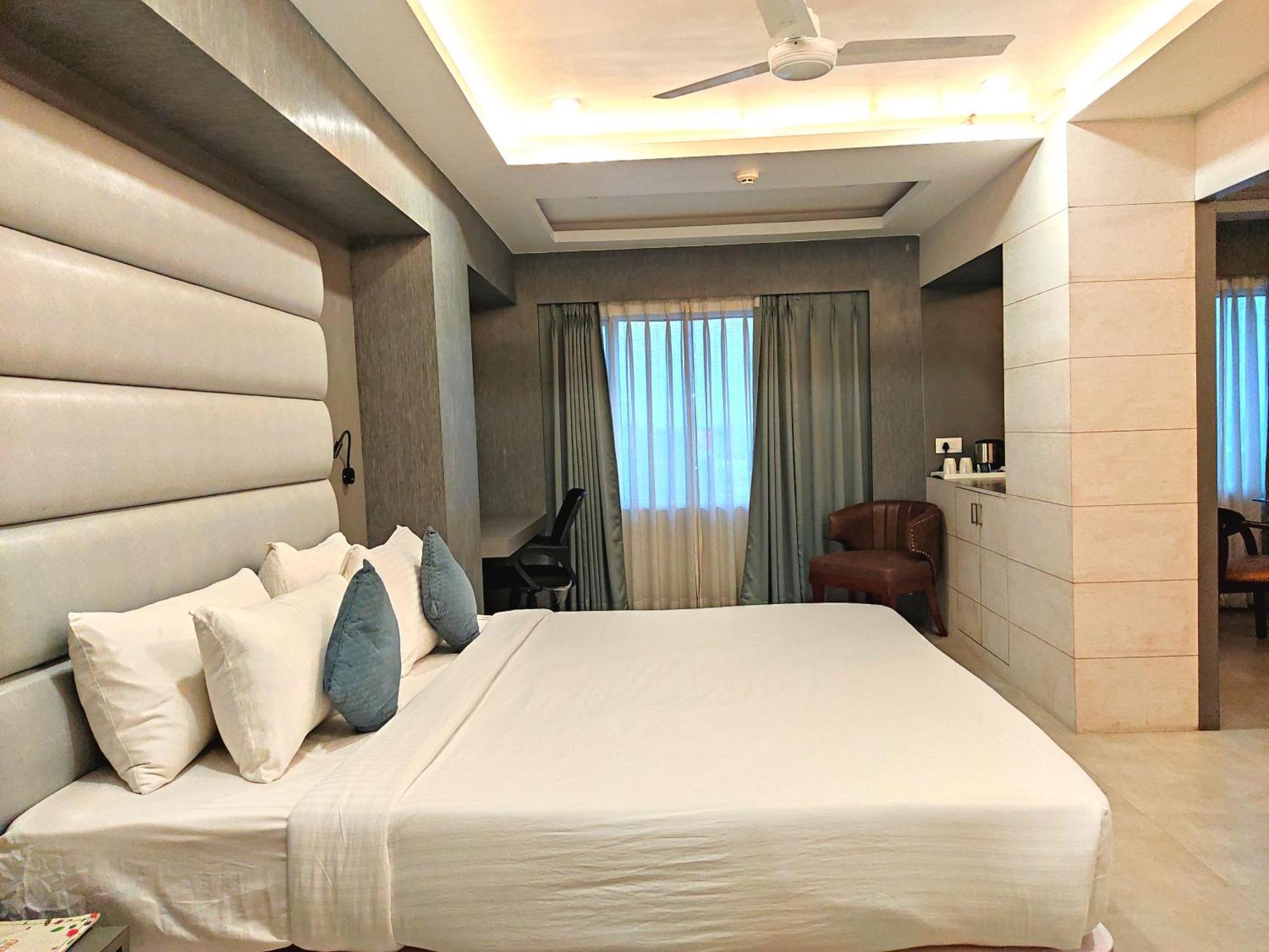 Hotel Rishiraj, Nagaon Nagaon  Exteriör bild